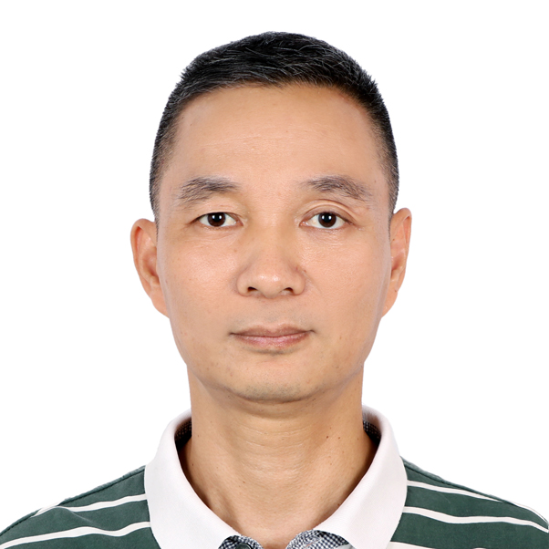 林龙驰 证件照.jpg