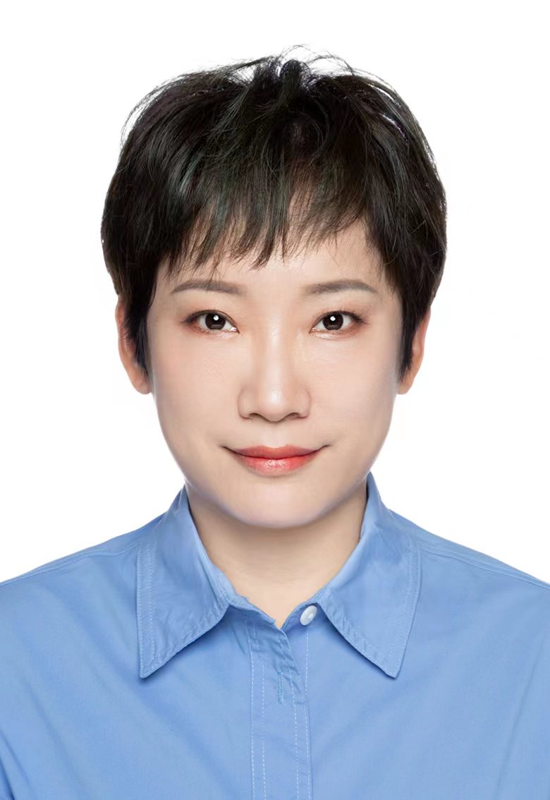 王毅 证件照.jpg