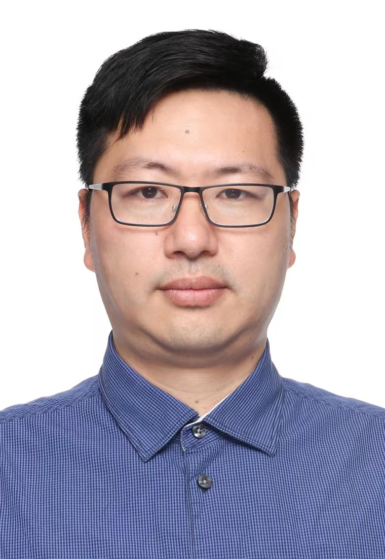 郁俊杰证件照.jpg