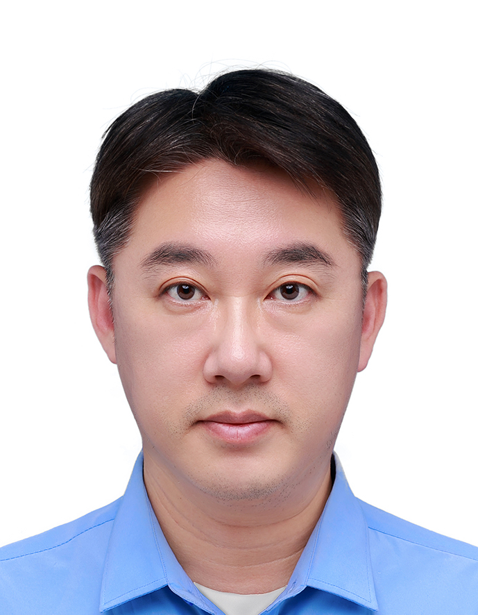 王凯证件照.jpg